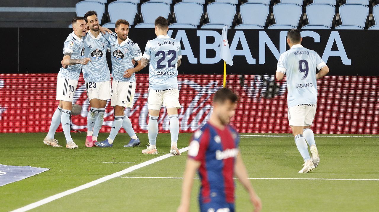 Tapia fue el primero en resentirse y verse obligado a dejar el partido