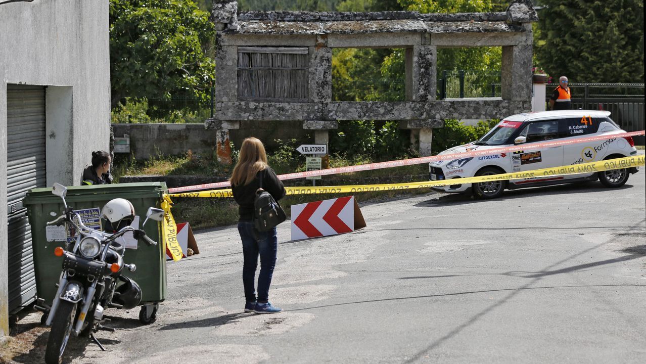 A todo gas en el pueblo de Barroso.La curva del Cruceiro fue un buen escenario para disfrutar del Rali de Ourense