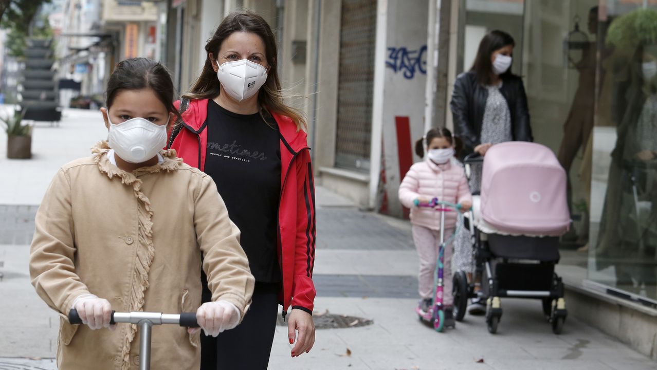 El primer paseo de los niños de Barbanza, en imágenes.No faltaron los monopatines en el primer paseo por las calles de Boiro