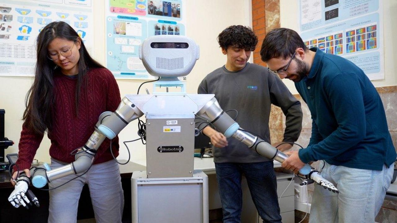 Investigadores de la Universidad Carlos III preparan el robot asistencial