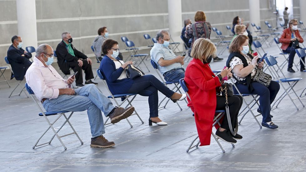 Vacunación masiva contra el Covid-19 con AstraZeneca para personas de entre 60 y 65 años en el recinto ferial de Pontevedra