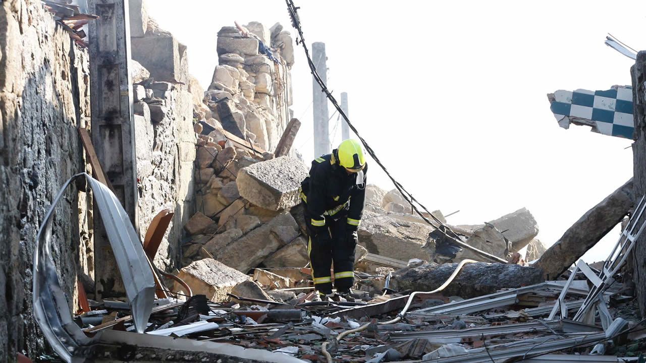 El diá después a la explosión mortal en Tui