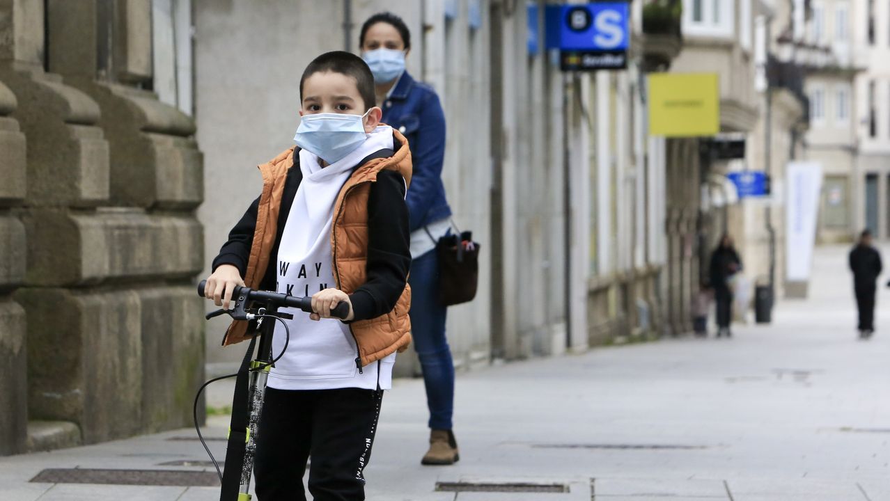 Mateo estaba deseoso de jugar con su patinete
