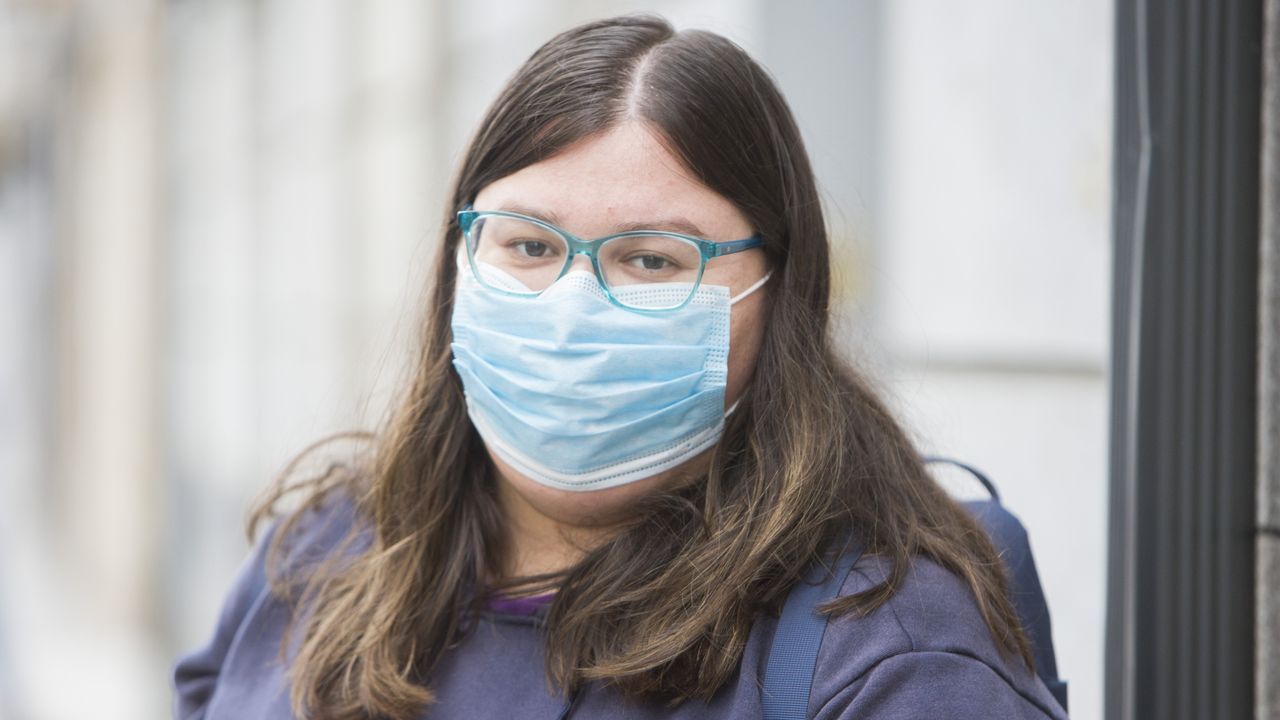 En Carballo se protegen con mascarillas