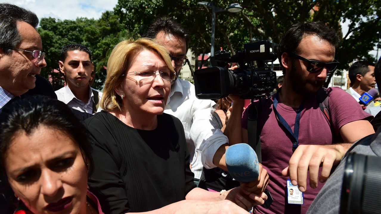 Luisa Ortega Díaz, fiscala general de Venezuela y una de las voces más críticas con Nicolas Maduro, hablando con la prensa en Caracas
