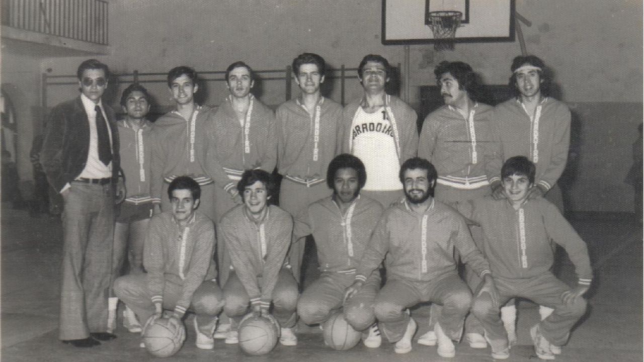 Aficionados obradoirista en Mataro en el que el Obra logro la victoria (86-89) en los últimos minutos.
