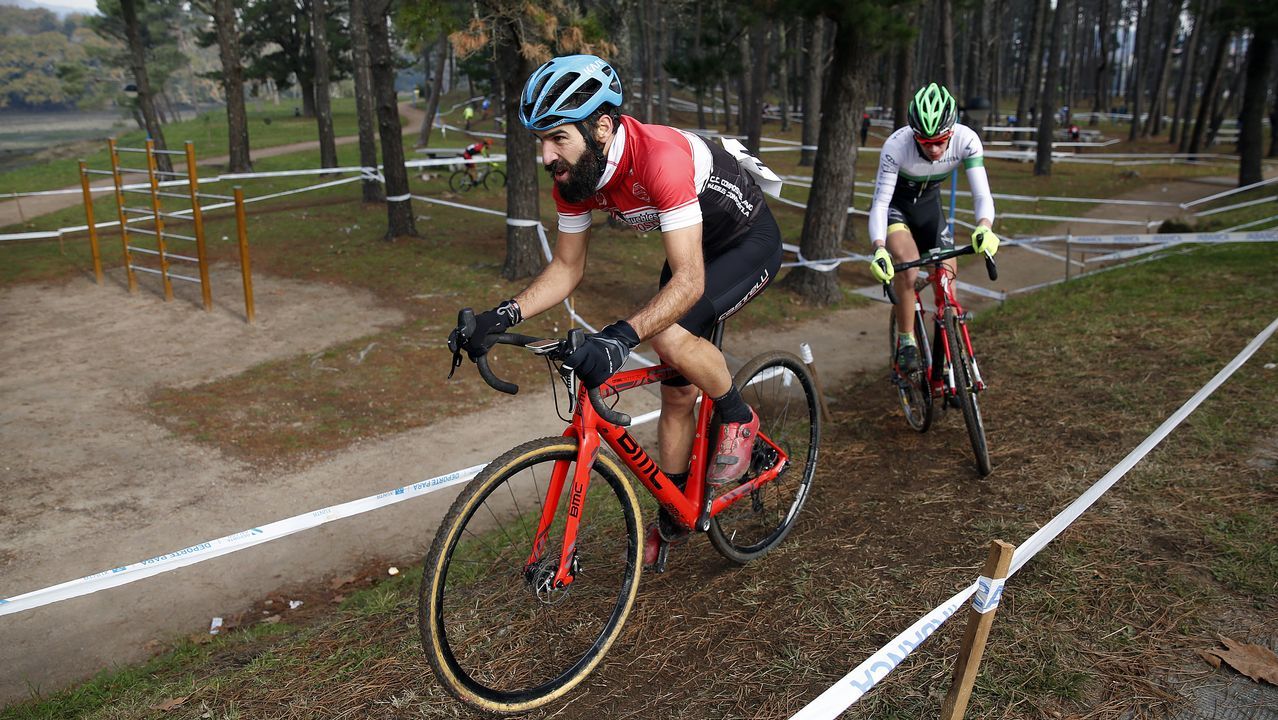 Prueba de Ciclocrós en el Pinar del paseo martítimo de Praia Xardín.