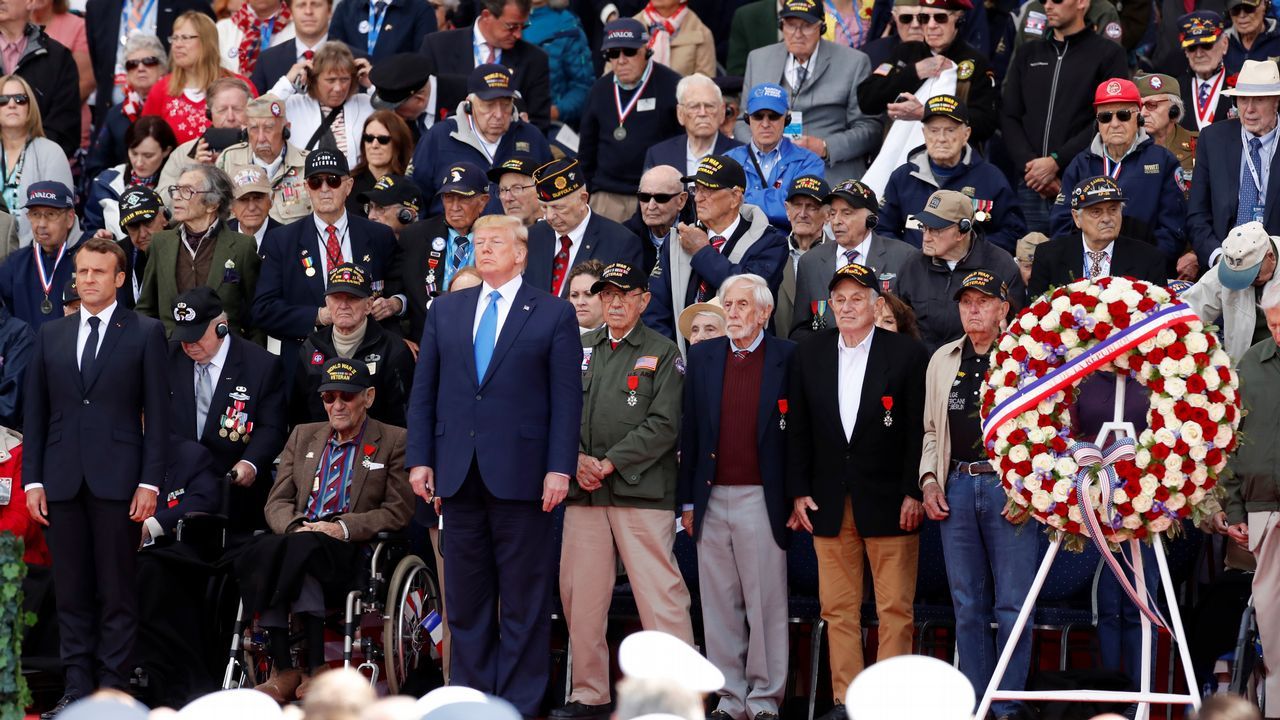 Diversas autoridades, como el presidente francés, Emmanuel Macron, la primera ministra británica, Theresa May, o el presidente de EE.UU., Donald Trump, rinden tributo este jueves al sacrificio de los veteranos del Día-D