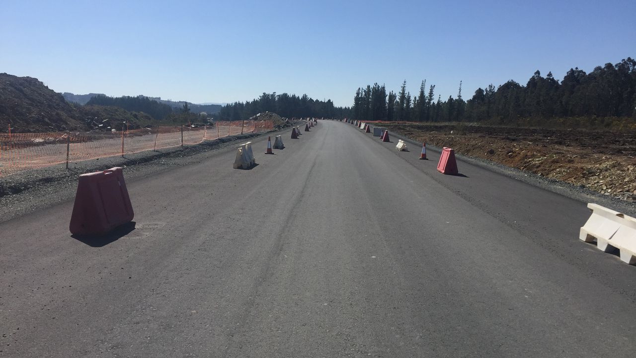Al fondo estará la glorieta de enlace con la A-54, de donde part este vial que irá hacia la N-547