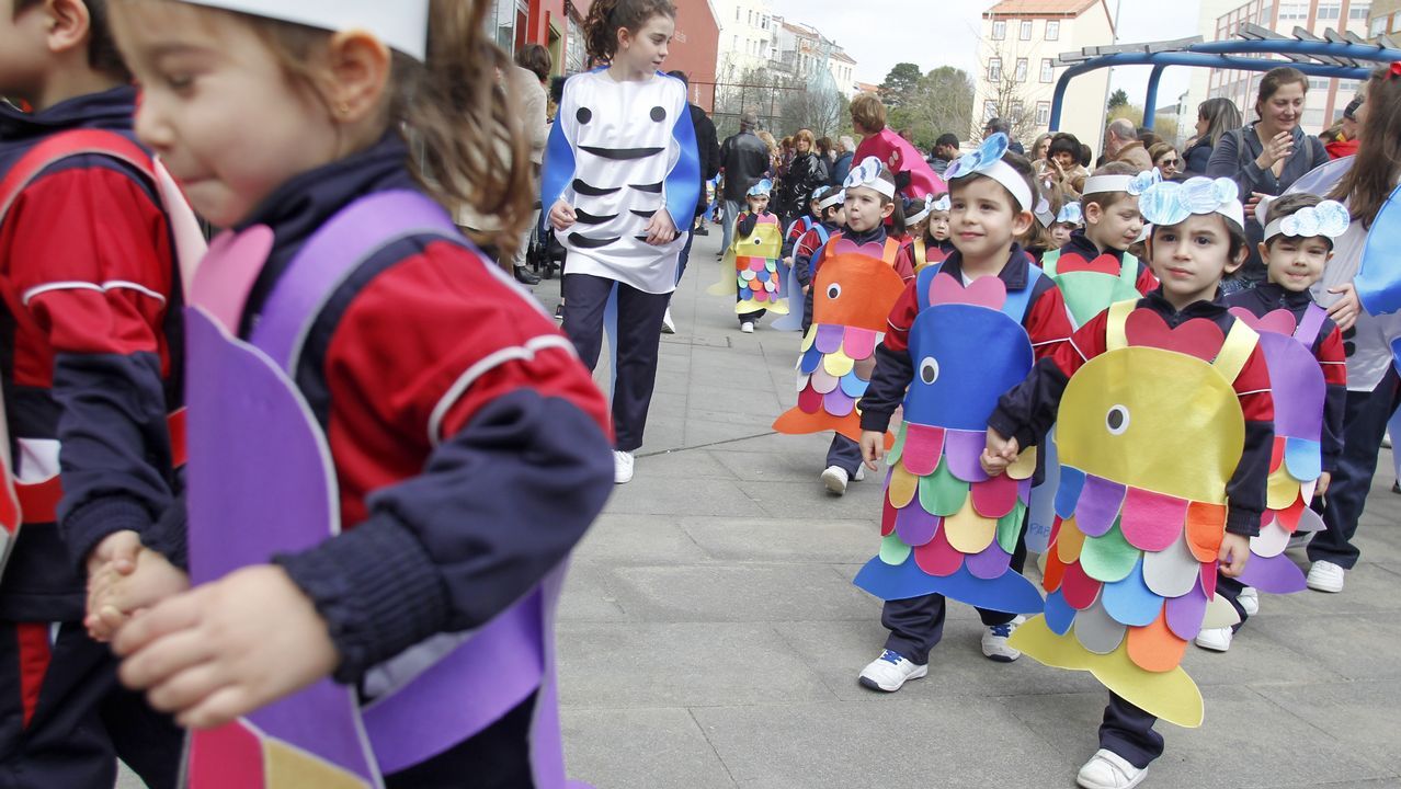 Desfile de comparsas del colegio Belén por el Carnaval