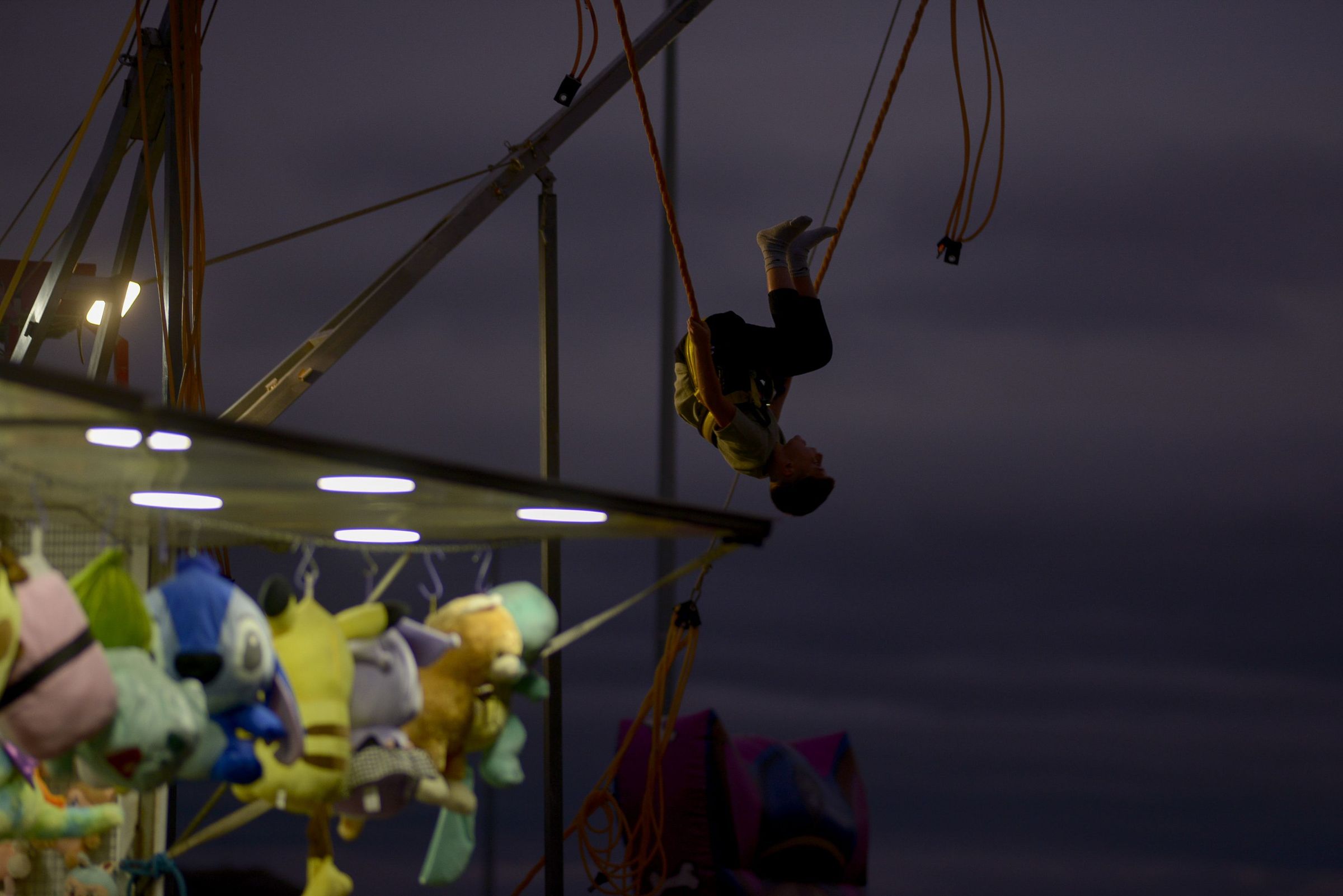 Un neno disfruta dunha atraccin nas festas do barrio Paradai de Lugo. 13/09/2025