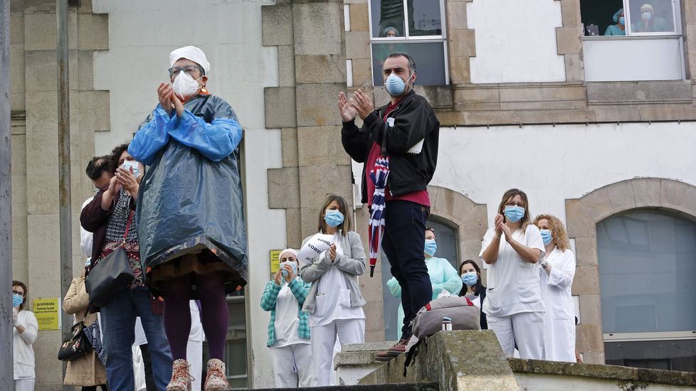 Concentración de sanitarios en el hospital Provincial