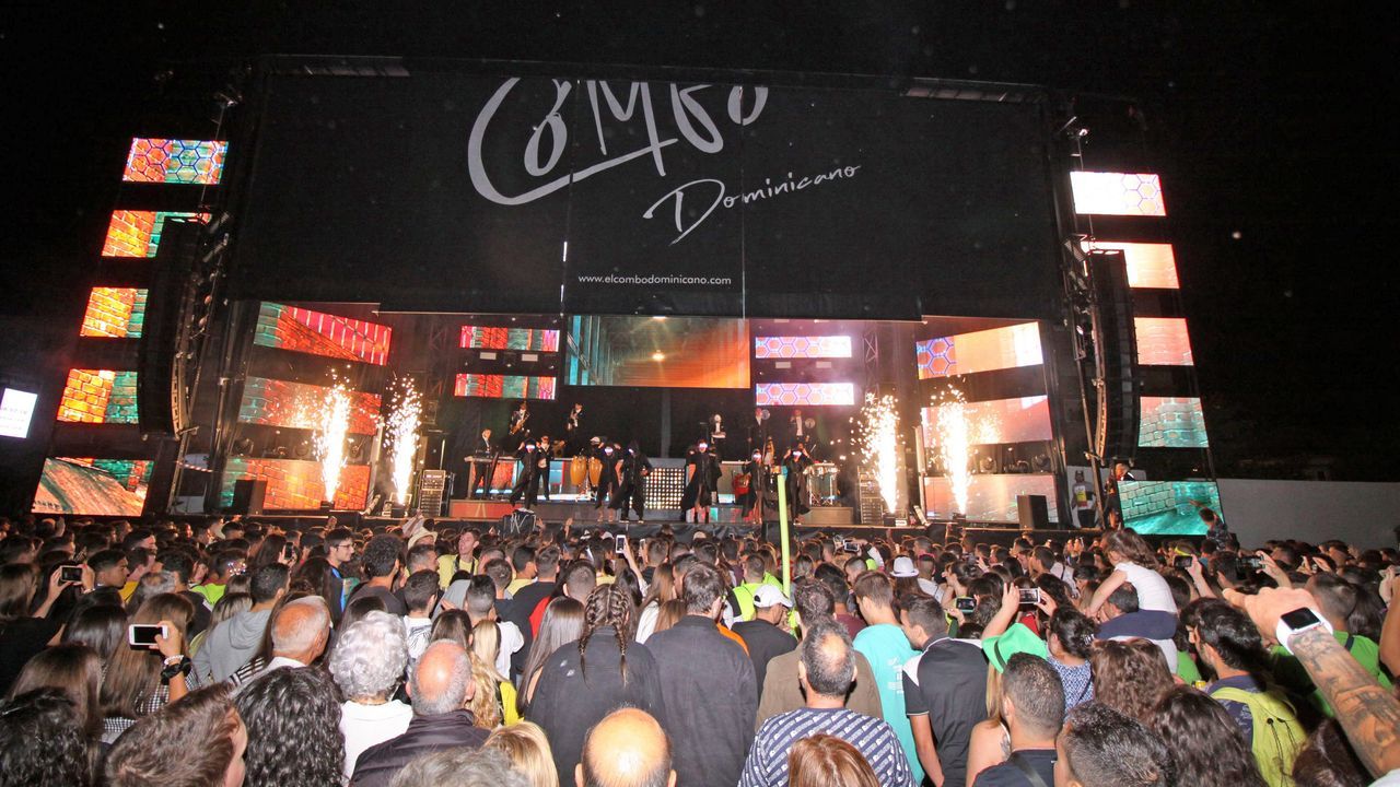LUNES DE LAS FIESTAS DE BOIRO CON LA ORQUESTA EL COMBO DOMINICANO EN LA PLAZA DE GALICIA
