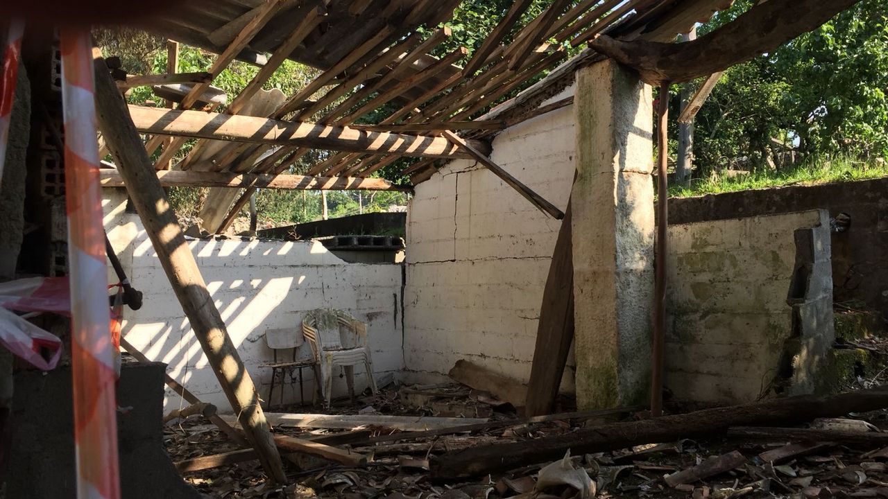 El diá después a la explosión mortal en Tui