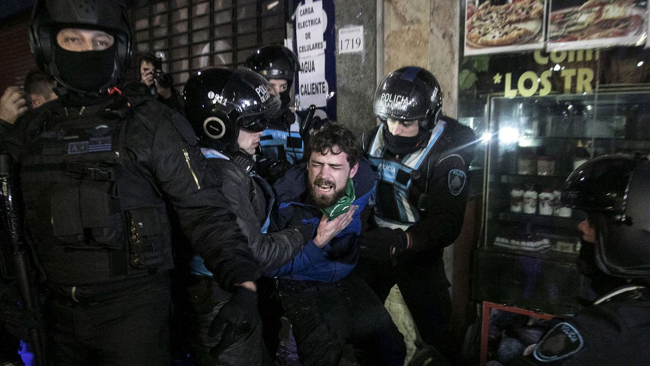 .La Policía detuvo a personas que generaron disturbios en el lugar