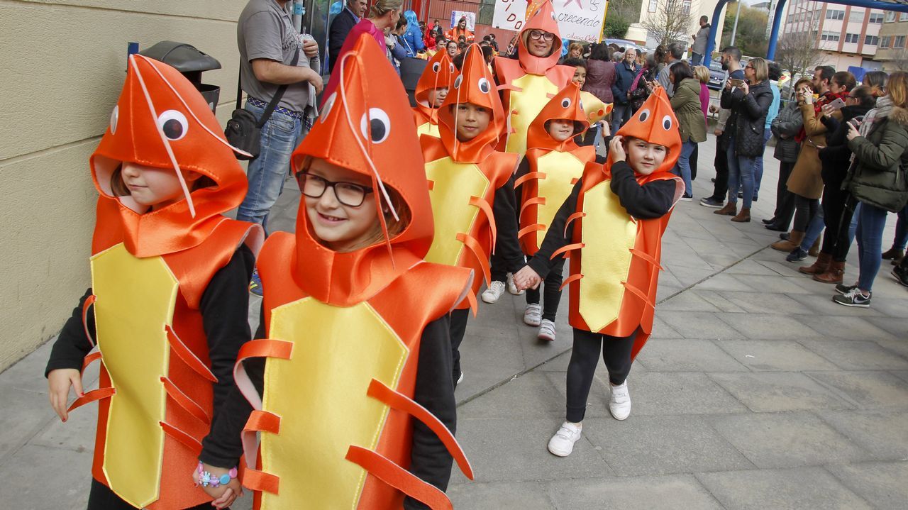 Desfile de comparsas del colegio Belén por el Carnaval