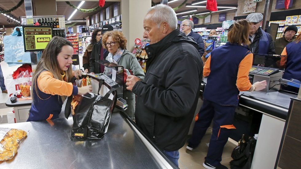 Supermercado Gadis en la calle Oliva