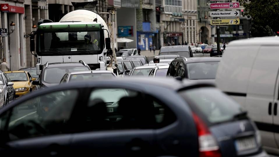 Atasco de tráfico por el corte de Alférez Provisional