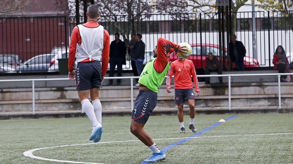 Entrenamiento del Pontevedra CF en A Xunqueira