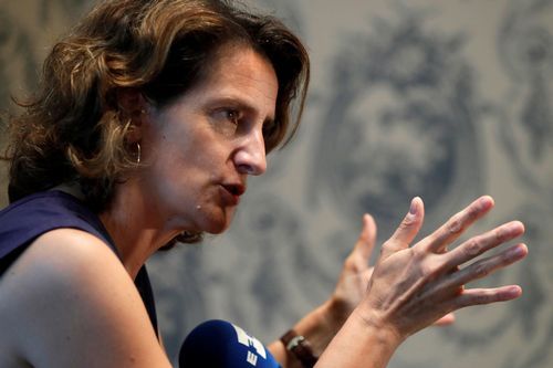 Concentraci�n en Riosa para condenar las amenazas a los concejales de IU.Teresa Ribera