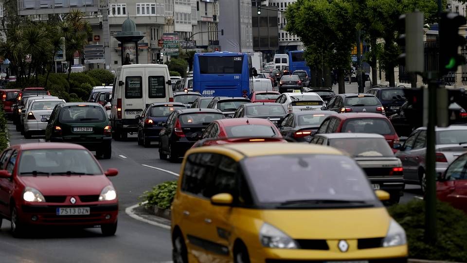 Atasco de tráfico por el corte de Alférez Provisional
