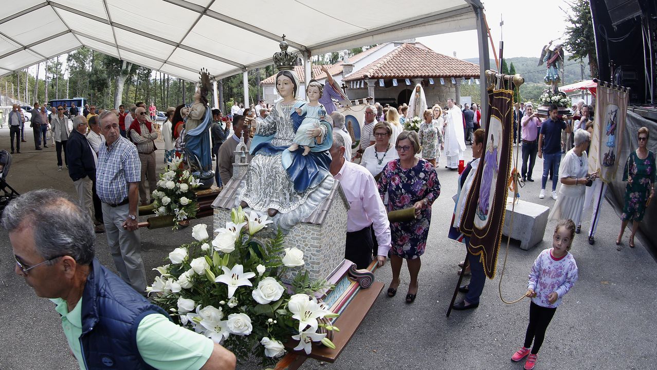 Fiestas en San Roquiño misa y procesión en honor a San Miguel