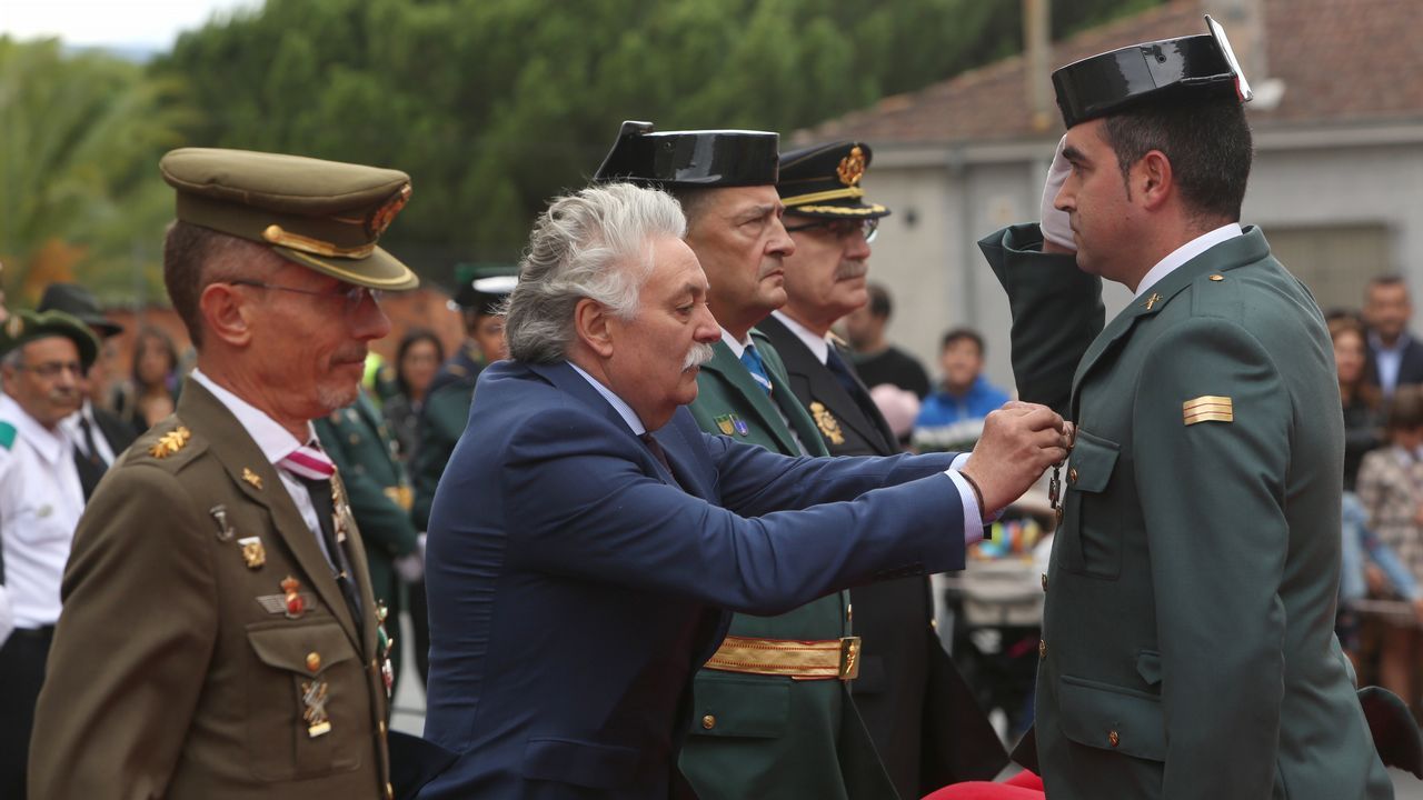 ACTO INSTITUCIONAL CASTRENSE DEL DÍA DEL PILAR.El subdelegado del Gobierno, Emilio González Afonso, condecoró al guardia José Antonio Montero