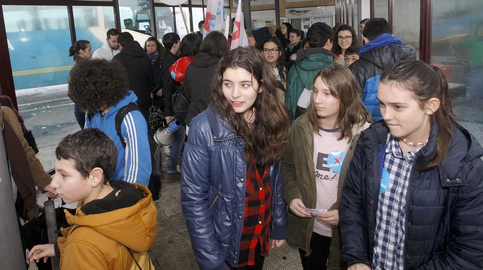 Cientos de paraguas en las inmediaciones de la catedral