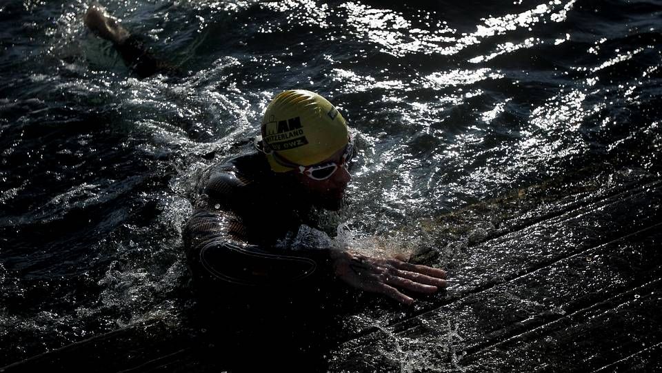 A Coruña esperaba esta mañana a los 150 inscritos en la Travesía Solidaria con una temperatura del agua de apenas 11 grados centígrados
