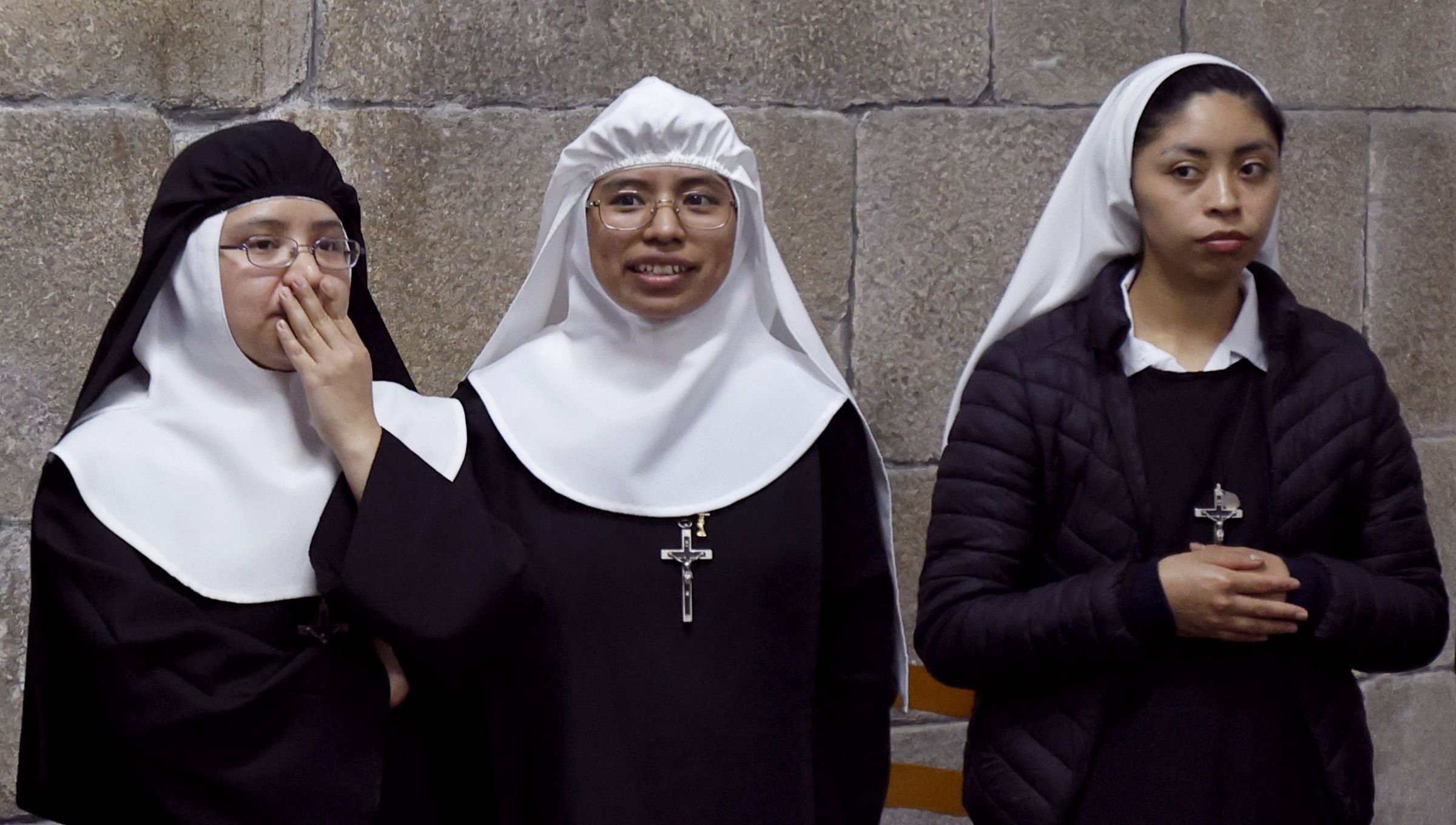 Monxas de clausura do convento de Vista Alegre flannos da eleccin do novo Papa. 09/05/2025