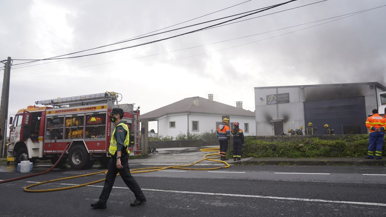 Incendio en taller O Caramiñal.