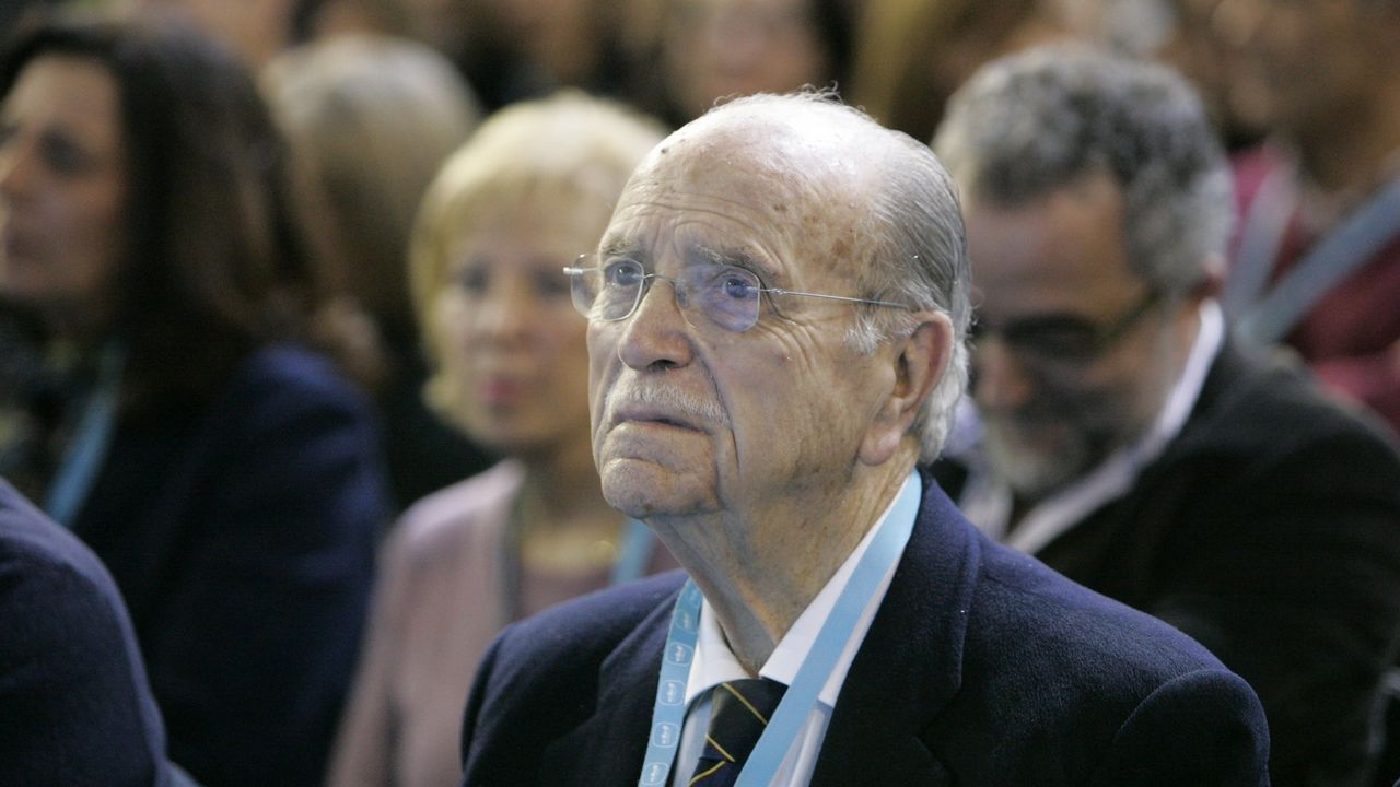 Emilio Pérez Touriño saluda, como presidente de la Xunta, a Fernández Albor