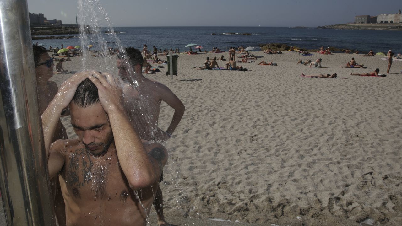 DÍA DE CALOR EN LA PLAYA DE RIAZOR