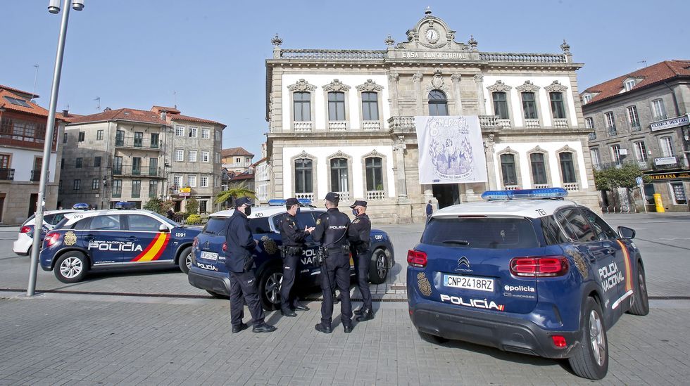 La policía vigila que se cumplan las normas Covid en las terrazas