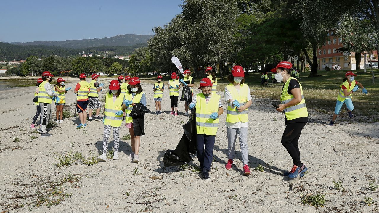 Programa Ludieduca de Jealsa y La Cruz Roja con motivo del día de los océanos en Barraña y o Areal