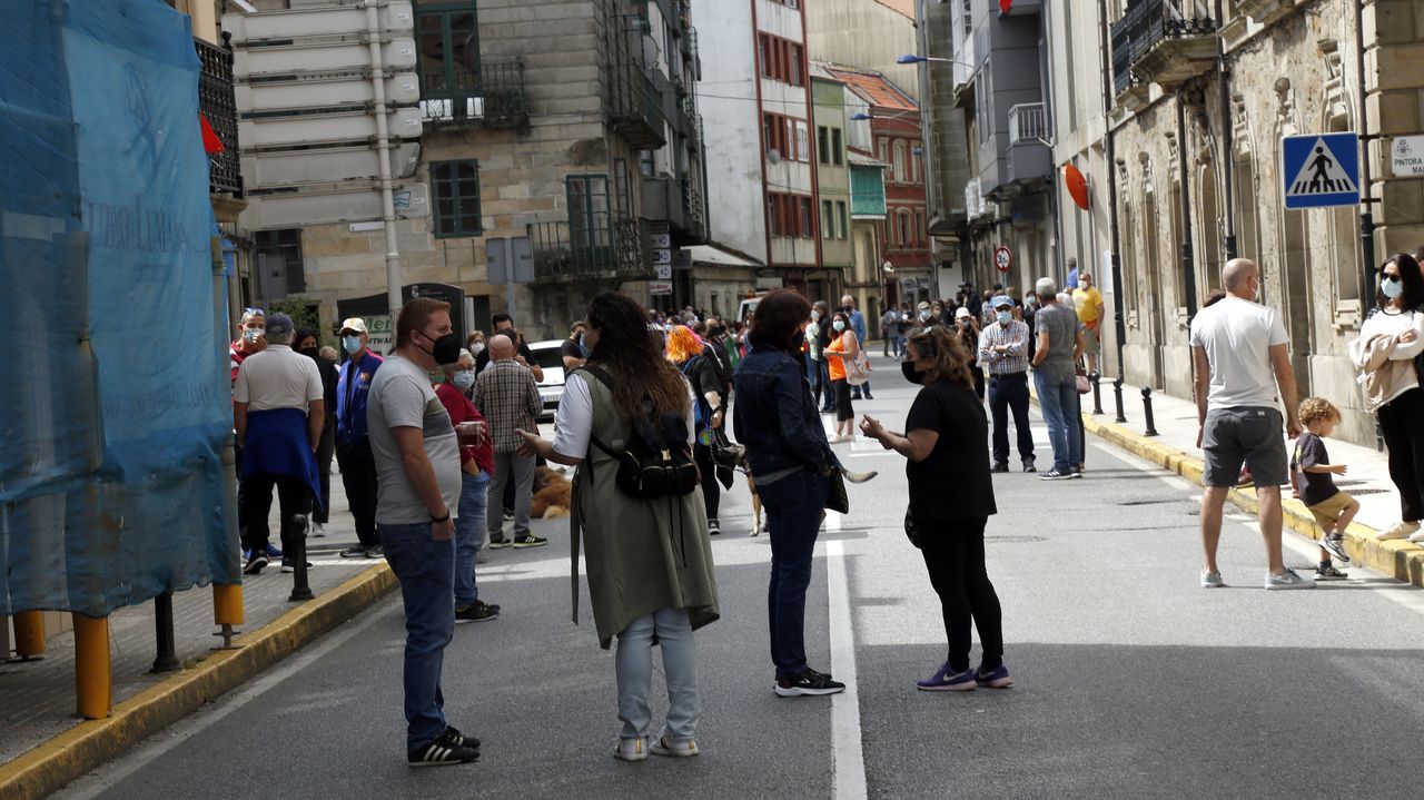 Protesta de los hosteleros por el cierre del municipio.Imagen de la protesta realizada en A Pobra el jueves