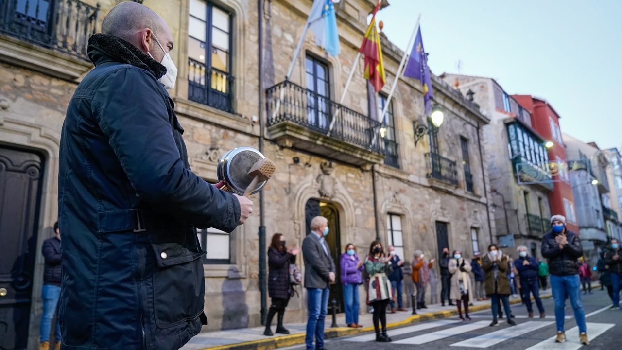 PROTESTA DE LA HOSTELERIA EN POBRA Y RIBEIRA