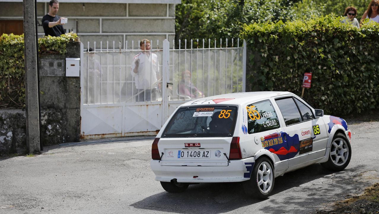 A todo gas en el pueblo de Barroso.La curva del Cruceiro fue un buen escenario para disfrutar del Rali de Ourense