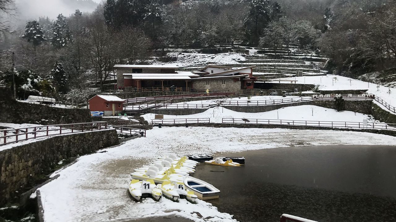 Nieve en la playa de A Cova, en el Río Miño