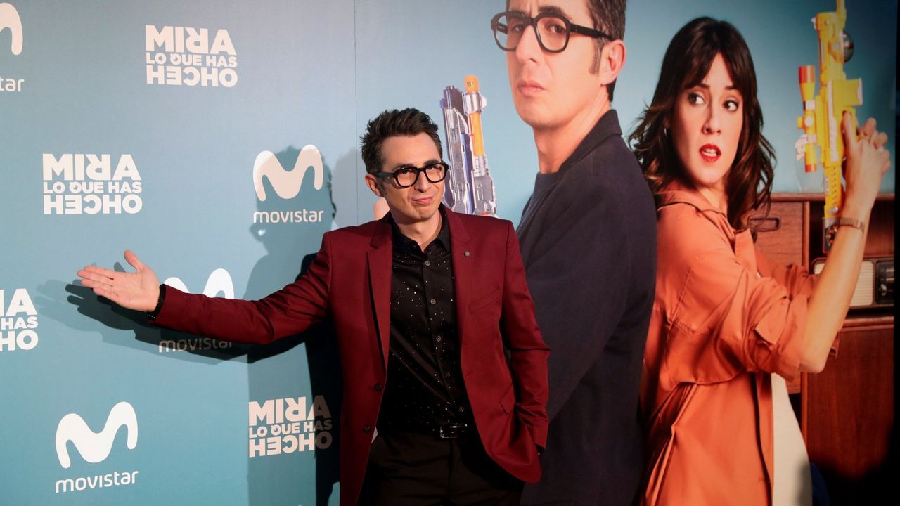 <span lang= gl >O d�a a d�a das redeiras en�Agui�o</span>.El actor y creador de la ficci�n Berto Romero durante la presentaci�n de la serie  Mira lo que has hecho 