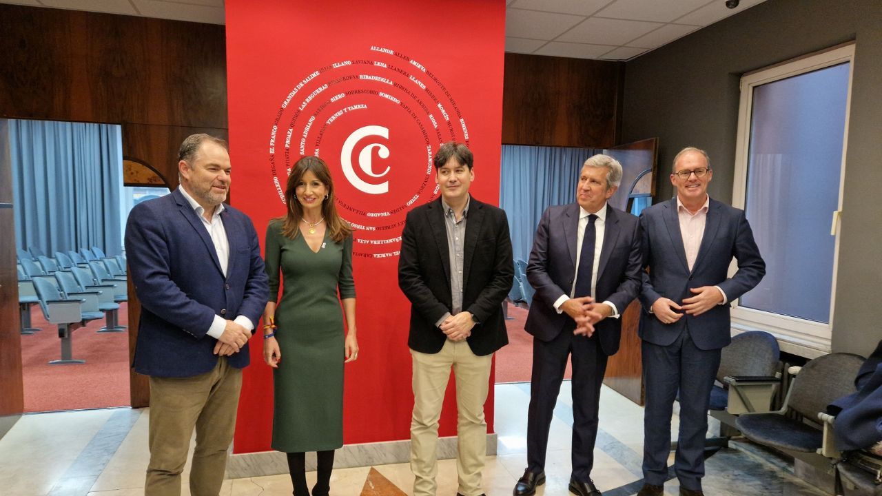 i+d, i+d+i, innovaci�n, rob�tica.Carlos Paniceres, Leticia Gonz�lez, Borja S�nchez, Javier Collado e Ignacio Iglesias en la C�mara de Comercio de Oviedo