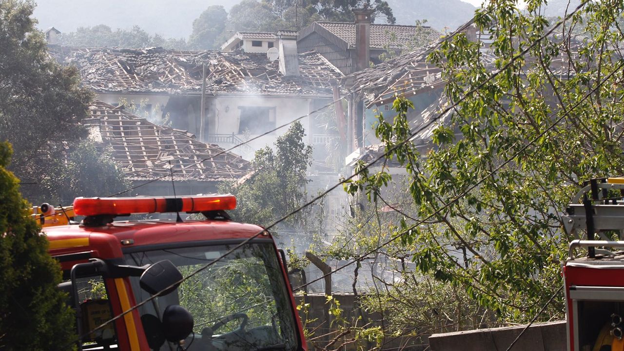 El diá después a la explosión mortal en Tui