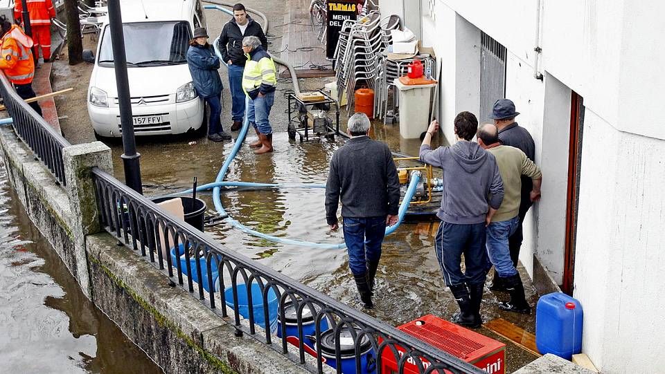 Carballo XXL.Temporal en la playa de A Frouxeira, en Valdoviño