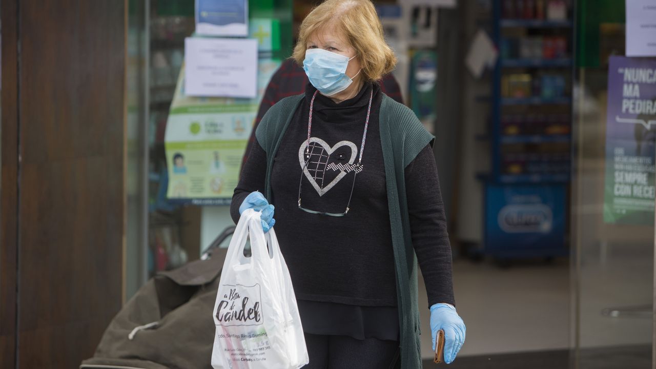 En Carballo se protegen con mascarillas