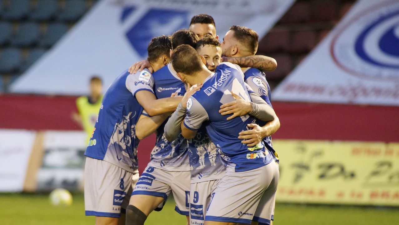 Ambiente de gala en el derbi del fútbol ourensano.La pugna entre la UD Ourense y el Ourense CF fue toda una fiesta del balompié provincial