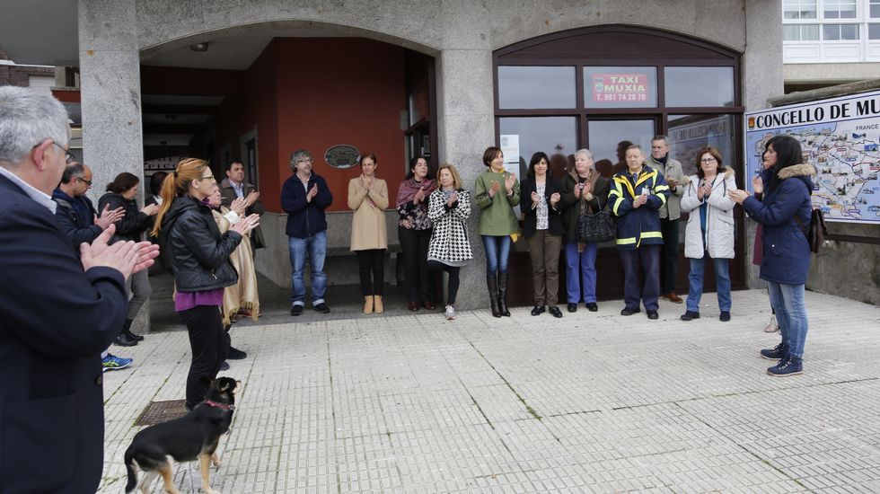 Concentración delante del consistorio de Muxía