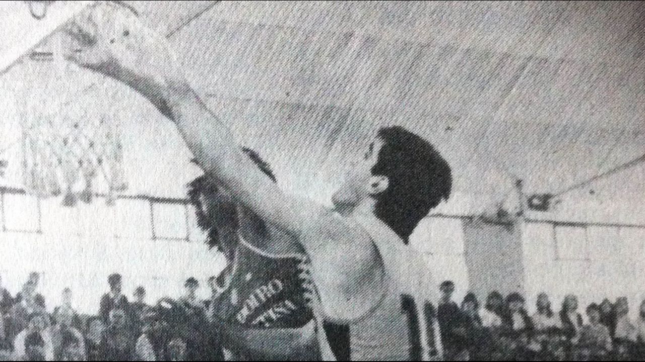 En el año 1982, último partido de la temporada del Obra en el que logro el ascenso a Primera Division.