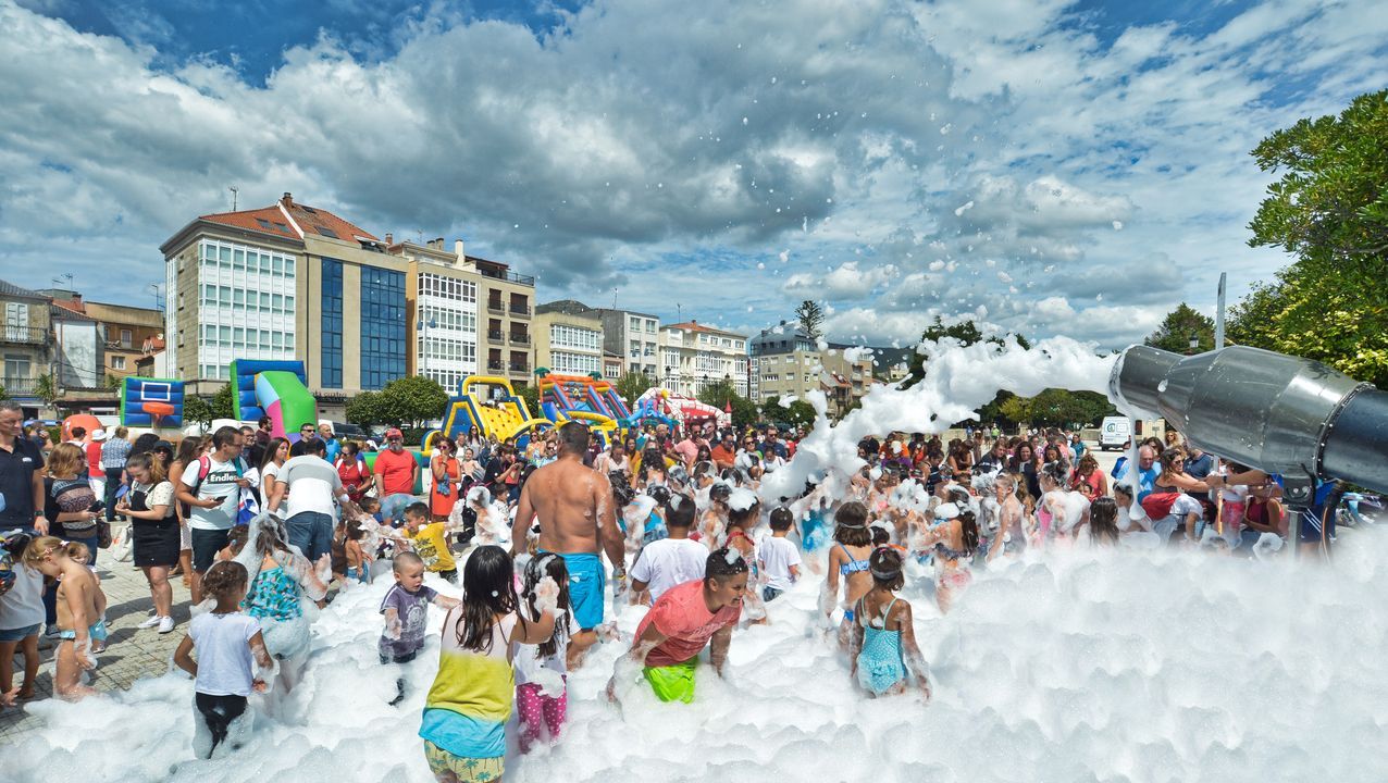 RESUMEN DEL AÑO 2019.Fiesta de la espuma en A Pobra