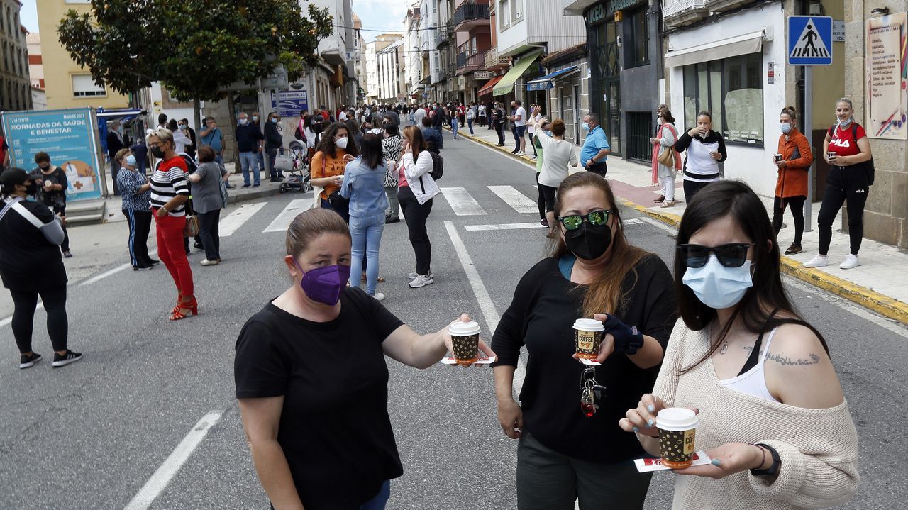 Protesta de los hosteleros por el cierre del municipio.Imagen de la protesta realizada en A Pobra el jueves