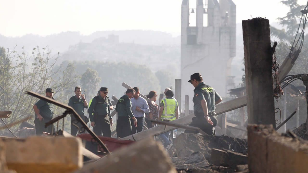 El diá después a la explosión mortal en Tui